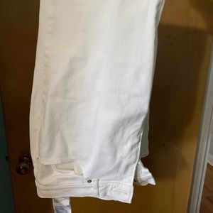 White Levi’s jeans 14